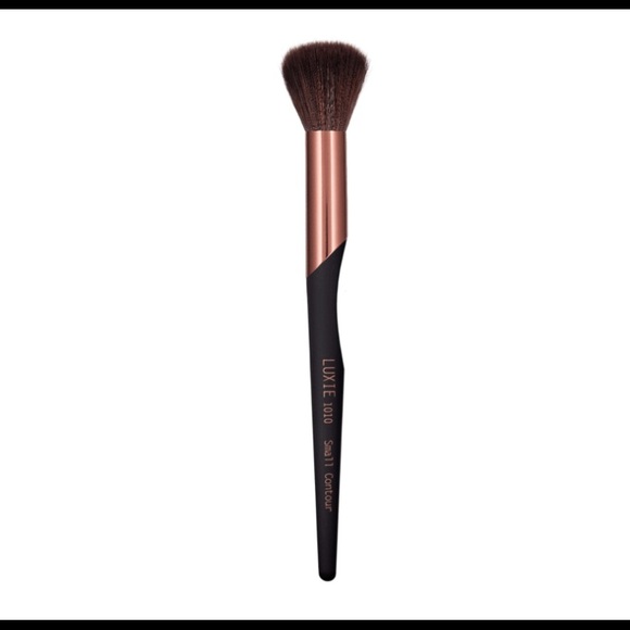 Luxie Other - Luxie Beauty small contour brush